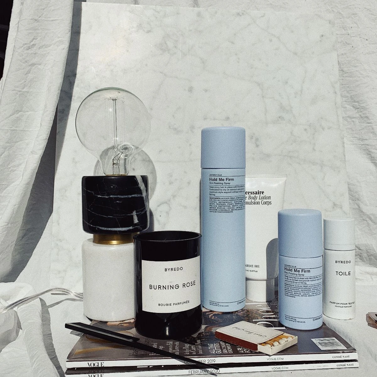 J Beverly Hills BLUE Hold Me Firm 100ml J Beverly Hills BLUE Hold Me Firm 100ml -Winkel Voor Haarverzorgingsproducten 644216014736 644216014637 hold me firm