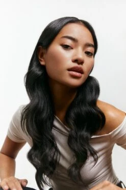 Maria Nila Shaping Heat Spray 250ml 3 Maria Nila Shaping Heat Spray 250ml -Winkel Voor Haarverzorgingsproducten img shaping heat spray 01 2023 09 25