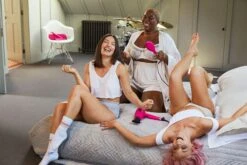 Ghd Take Control Now Glide Hotbrush Pink 3 Ghd Take Control Now Glide Hotbrush Pink -Winkel Voor Haarverzorgingsproducten pink22 heromodelgroup02 hr rgb ls exp0124 1