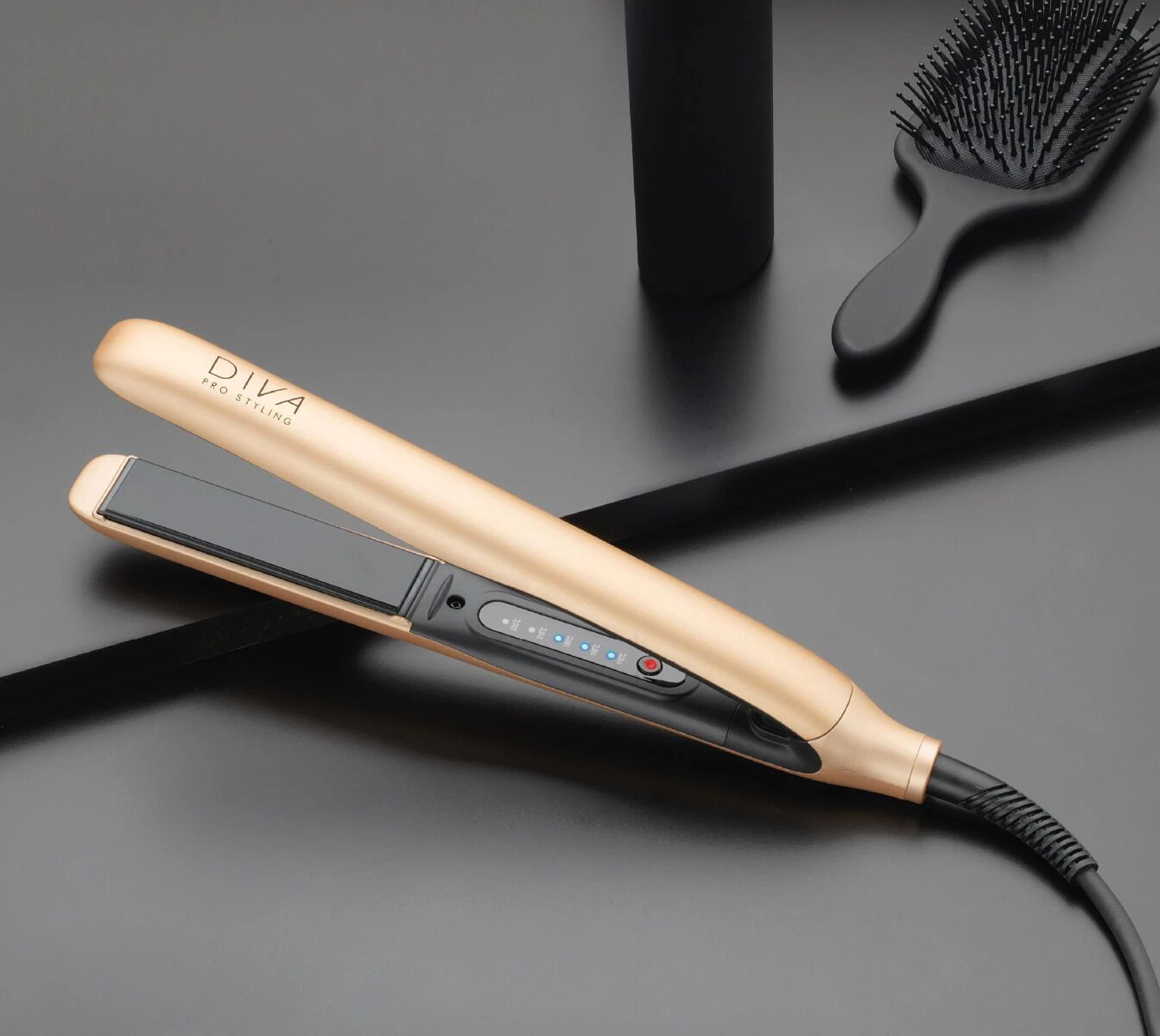 Diva Pro Precious Metals Touch Straightener Rose Gold Diva Pro Precious Metals Touch Straightener Rose Gold -Winkel Voor Haarverzorgingsproducten pro201 1920 x 1715 02